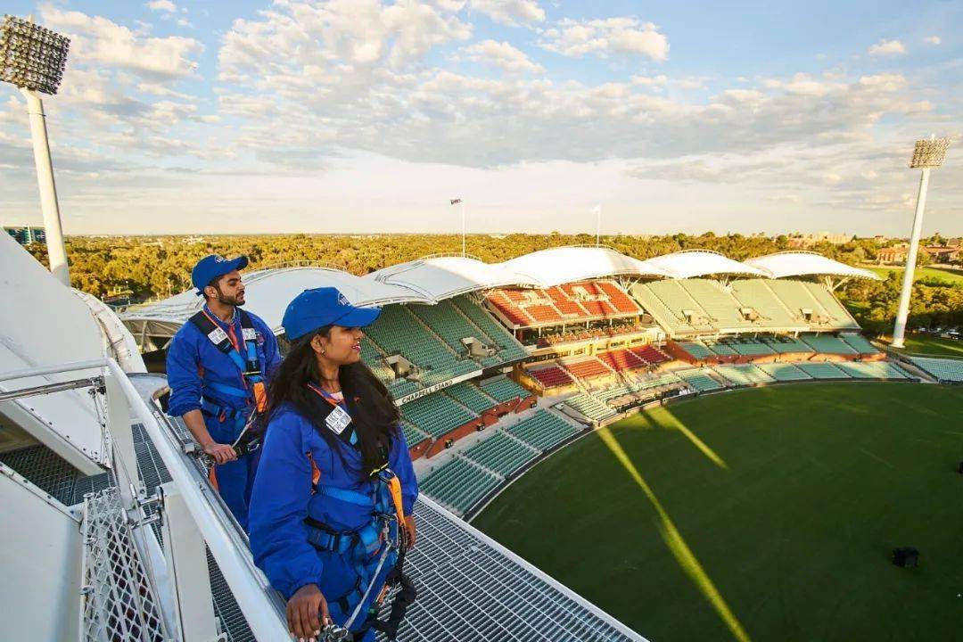 因為你可以爬上阿德萊德板球場(adelaide oval),和珀斯的澳都斯體育場