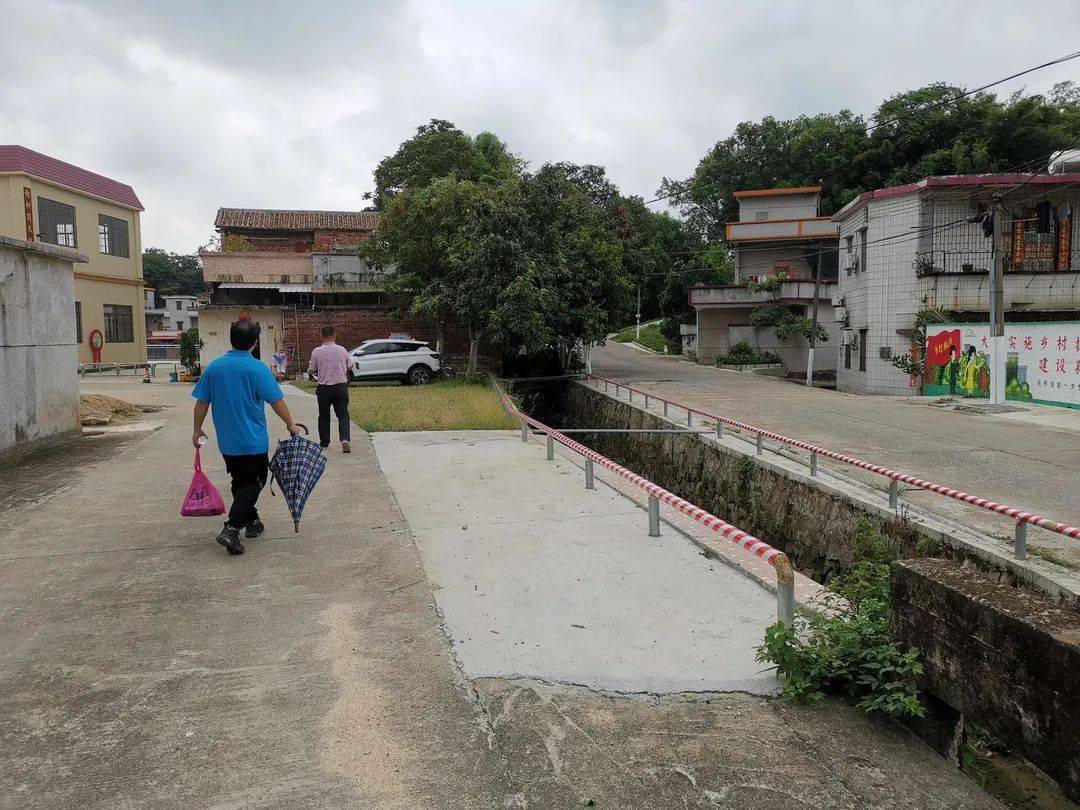 桃源镇富岗村这样做让村民出行更放心停车更方便