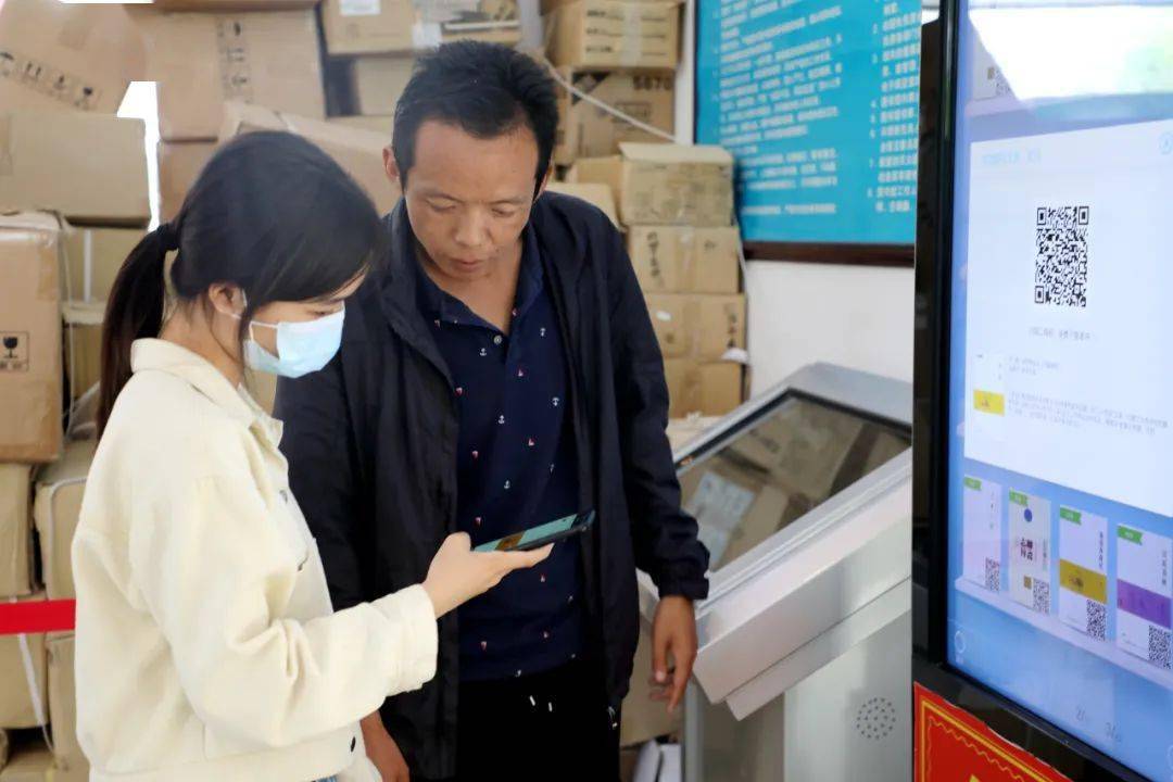 【我为群众办实事】扫一扫把玉龙移动图书馆带回家,畅享3000册正版