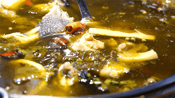 符缸酸菜鸡4周年庆,依旧吃一只送一只!灵魂一锅酸吃到爽!