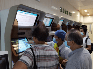 满意度|设“无码”通道，广医二院破解老年人就诊“智能化”问题