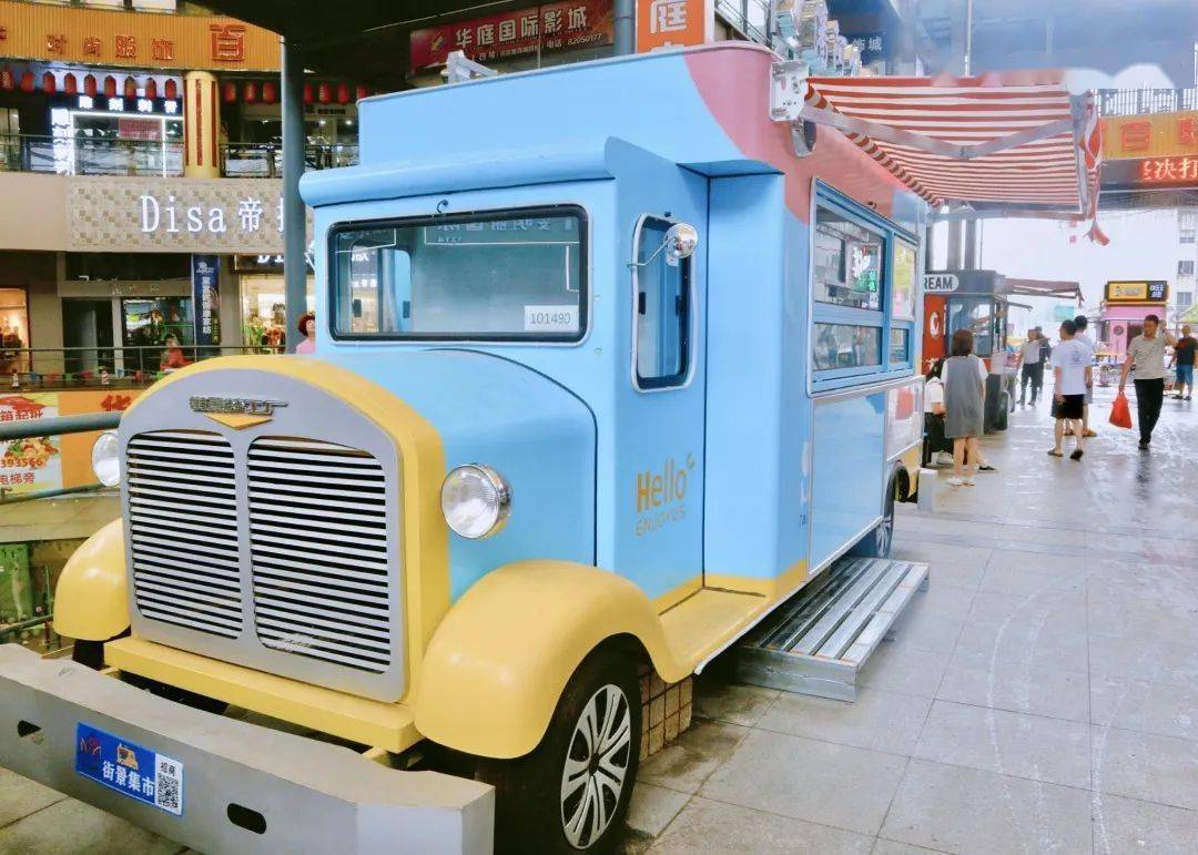 嘉兴首个街景车步行街来了人均10元吃到扶墙出20多辆复古巴士超级出片