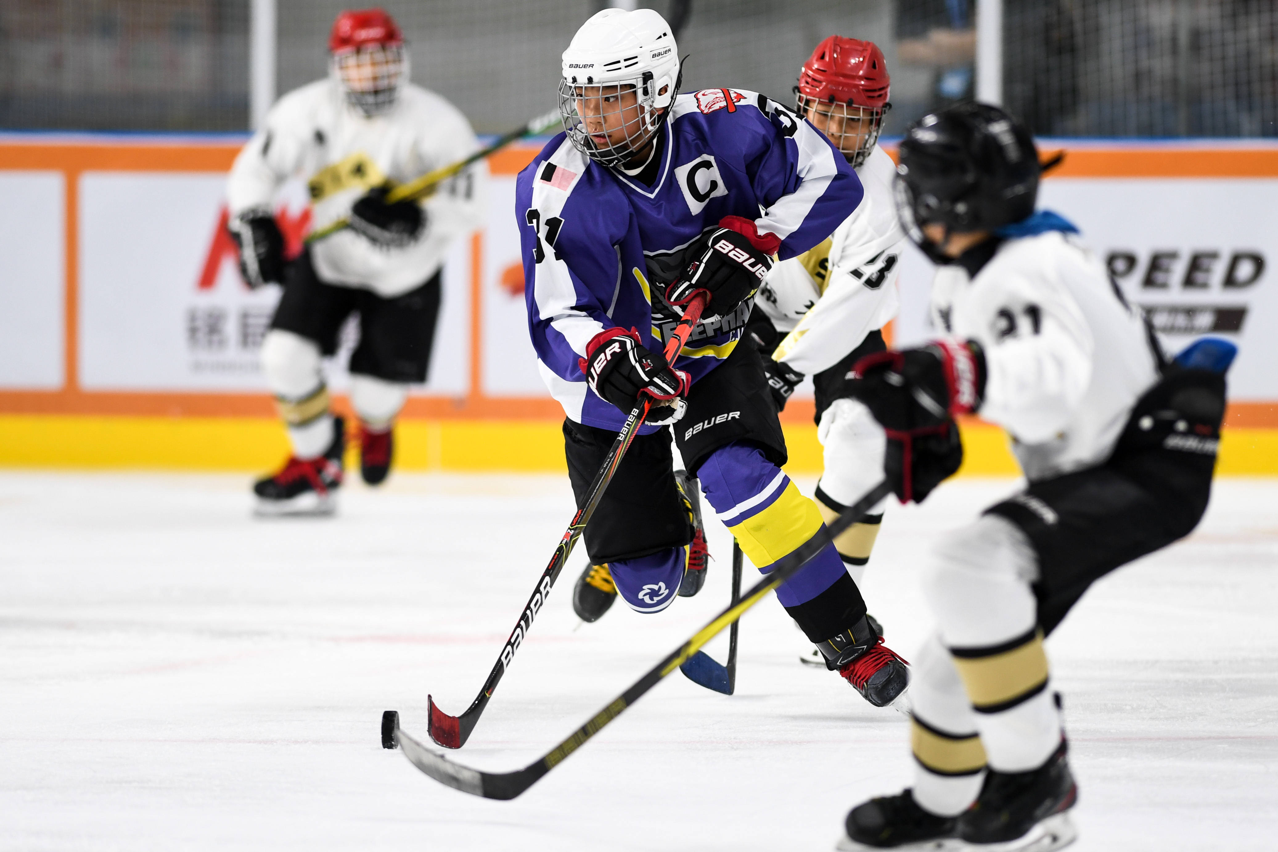 新华社记者 吴刚 摄当日,在2021年全国u12冰球比赛小组赛中,成都少年