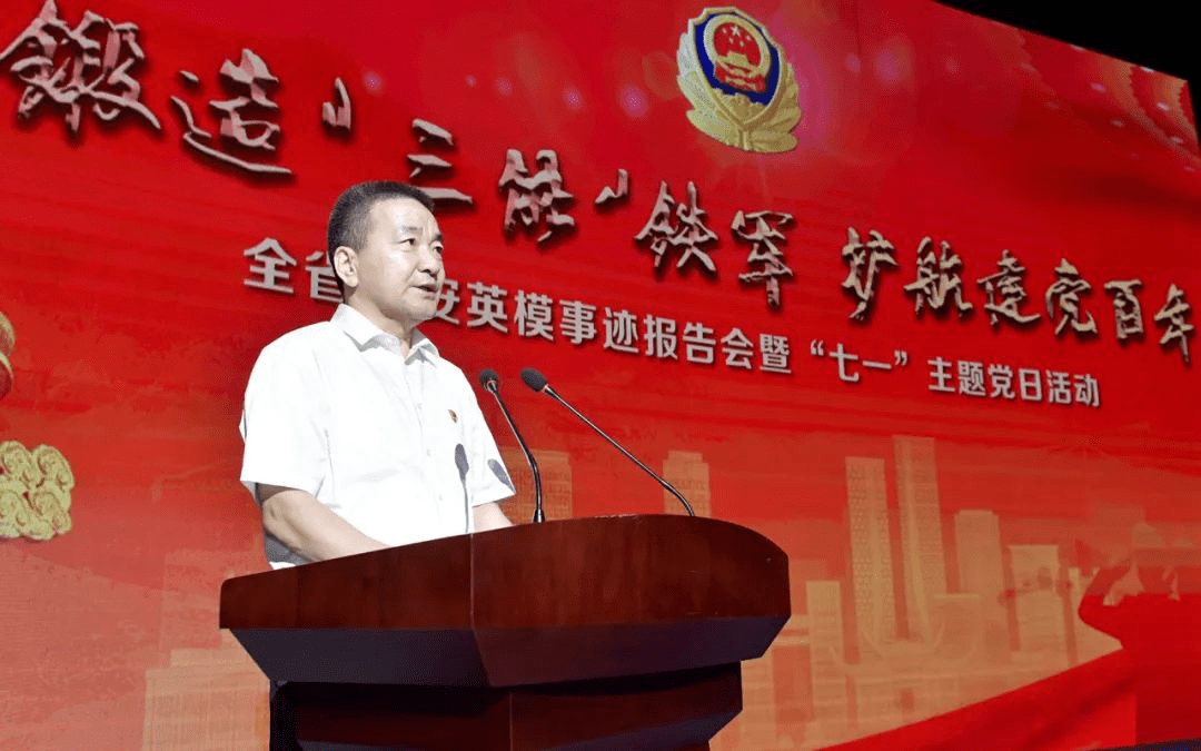 会上宣布了中央,省委关于王成国同志任职的决定,王成国同志任浙江省