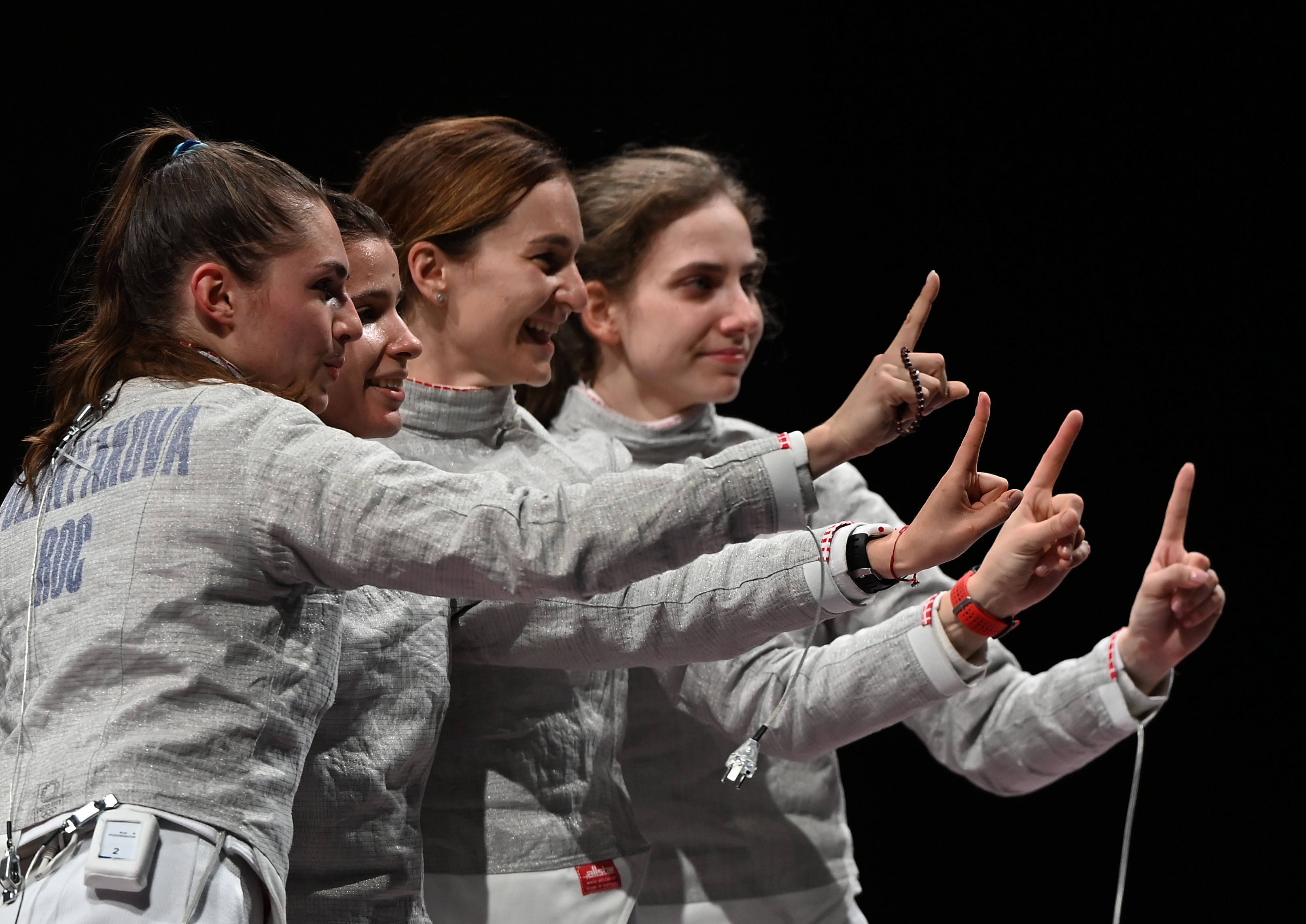 击剑女子团体佩剑俄罗斯运动员夺冠