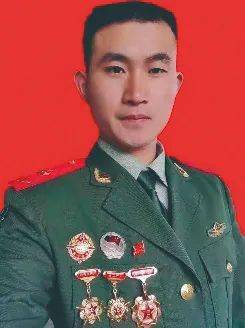 梅俊懿,男,竹马乡人,2012年12月入伍,现任武警第二机动总队机动第二