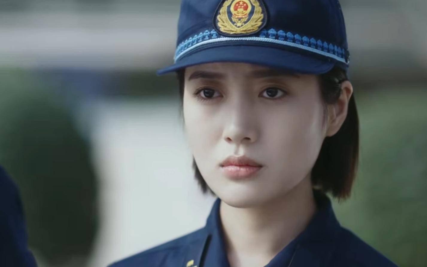 救援成功后,江桐与王大印相视一笑,从她的眼神里,王大印看到了温情