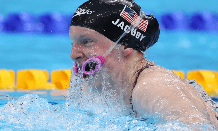 眼镜都掉了!4强棒组建的美国游泳队大败,冠军转而尊重中国队