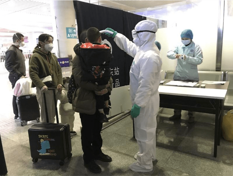 乘车必做三件事戴口罩亮码测温