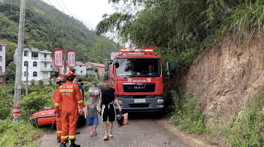 成功救援！突降大雨，33人被困黄村景区内…