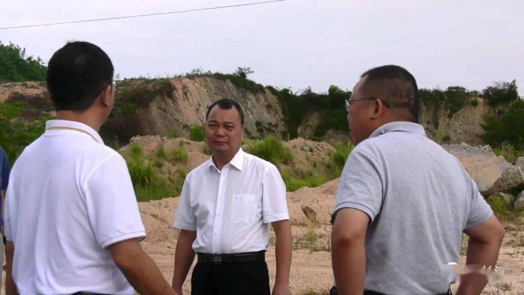 确保建设让学生安心家长放心的学校长汀县委书记廖深洪带队调研长汀