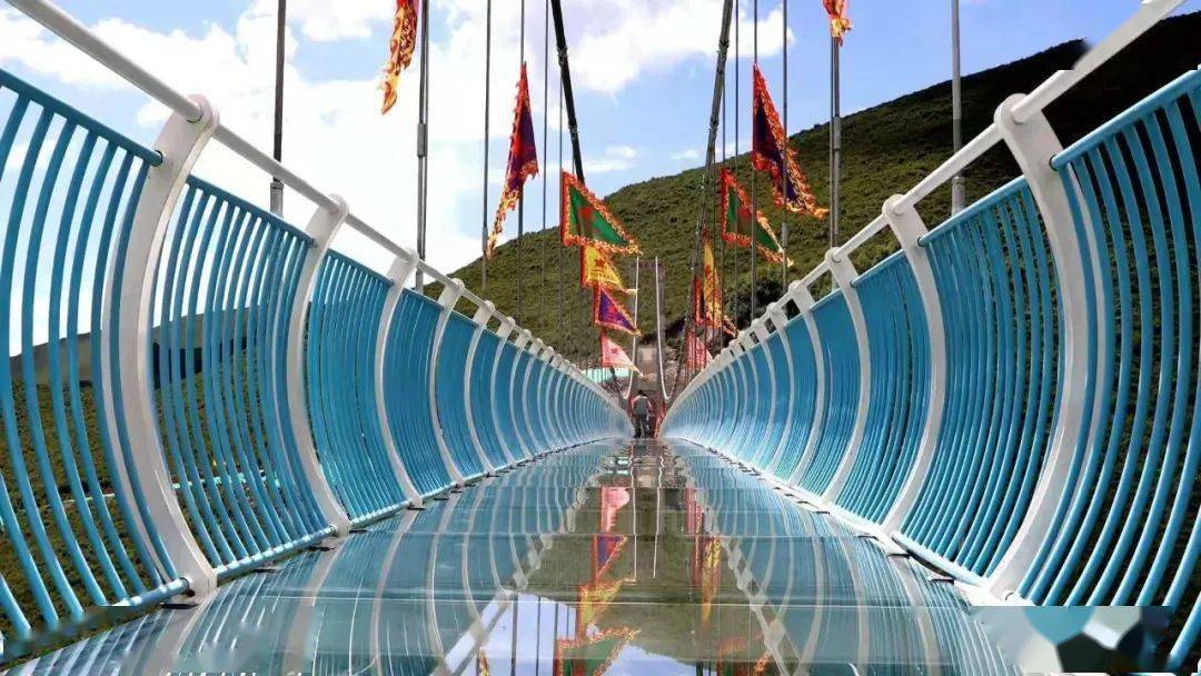 大通县向化乡将军沟风景区新建一条玻璃栈道