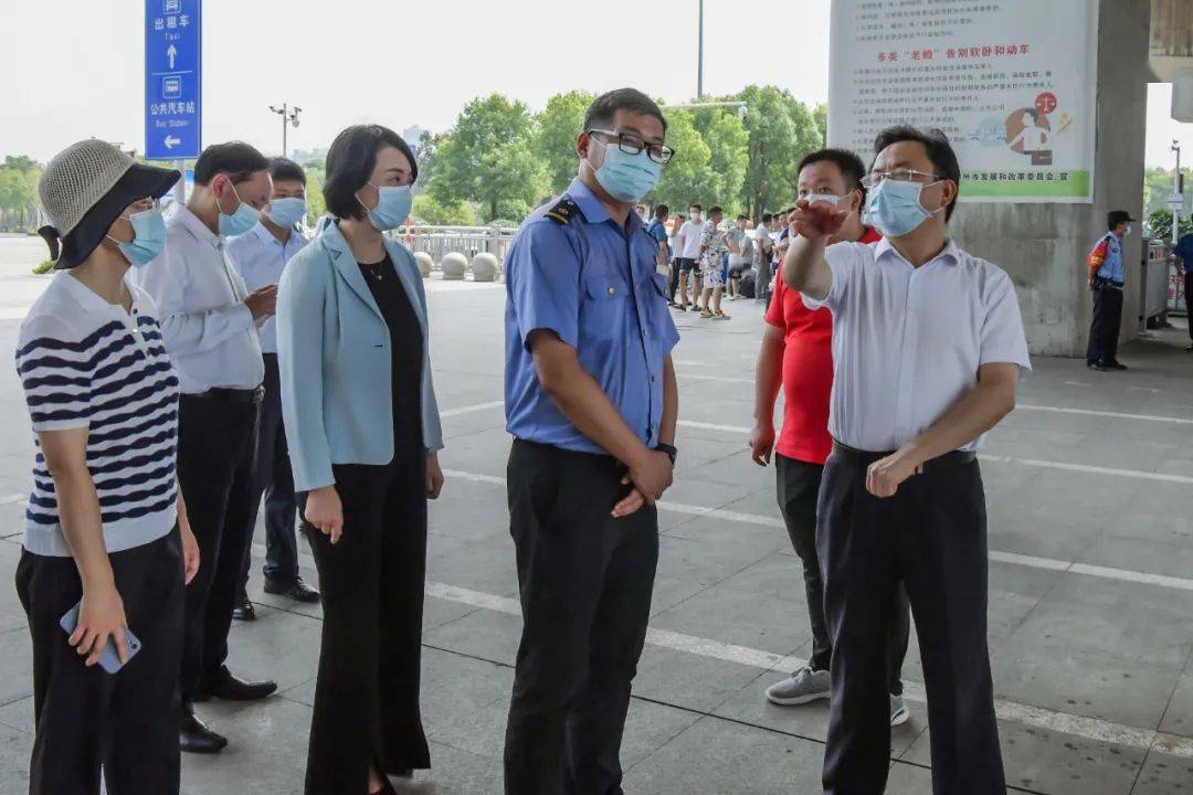 孙兵在市防控指挥部指挥长调度会议上强调提高警惕绷紧防控之弦严密