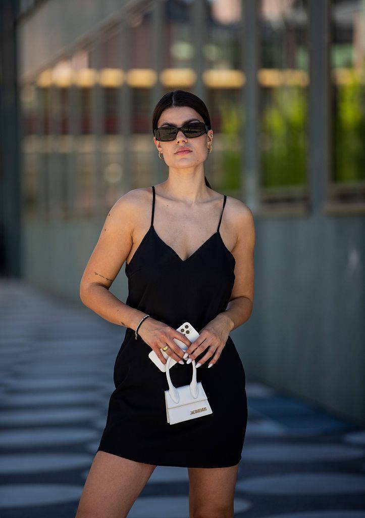 时间|别提什么实用性 时尚博主告诉你包包越小越时髦