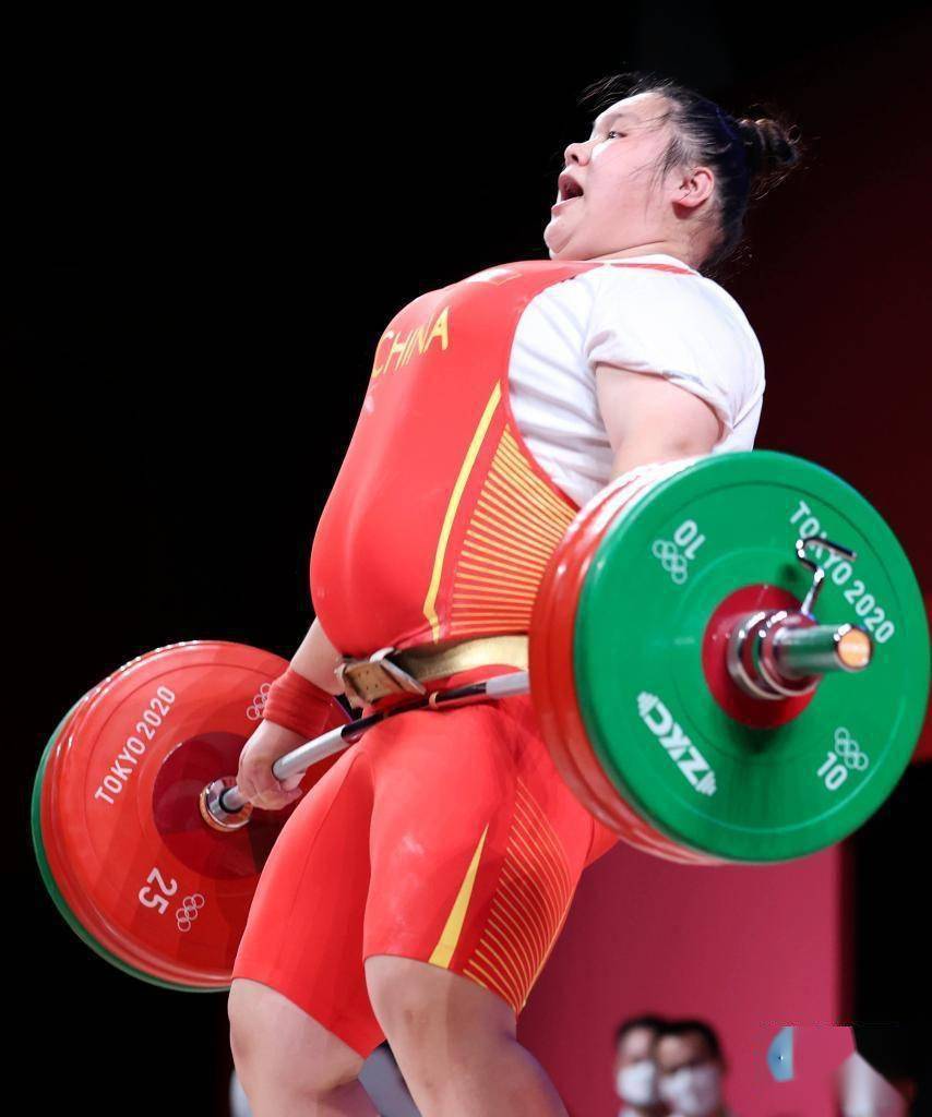 中国选手李雯雯获得东京奥运会女子举重87公斤以上级冠军