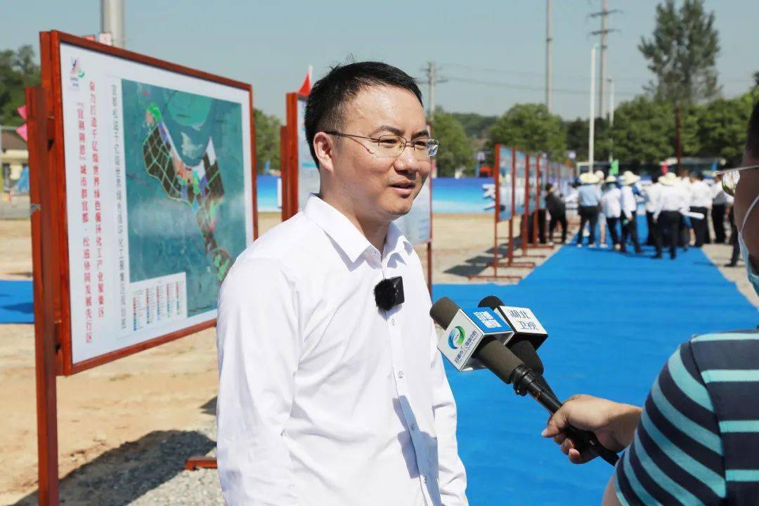 宜昌市发改委党组副书记,副主任夏明海:"接下来我们将围绕产业的互促