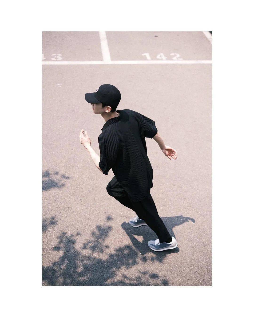 Air|Jennie「渣女穿搭」火了！这身材穿 400 块球鞋真顶！还有新晋长腿球鞋女神！