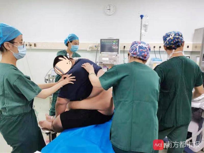 320斤大汉急需手术治肛瘘,最长的麻醉针都扎不穿