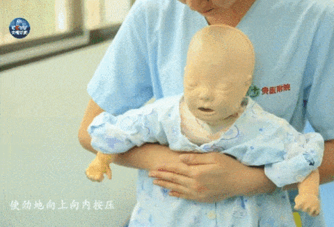 假牙|消失的假牙钩在气管上，杭州大伯“心肺都要咳出来”！这些动作不要再做了！