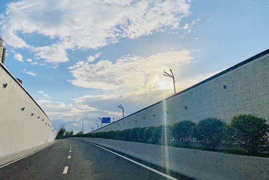 西安科技八路快速通道通车联通十四运会多个赛事场馆