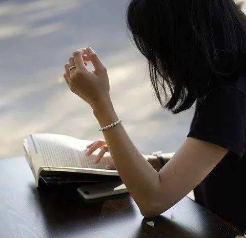 最好的生活方式:迷茫时读书,忙碌时运动,独处时思考