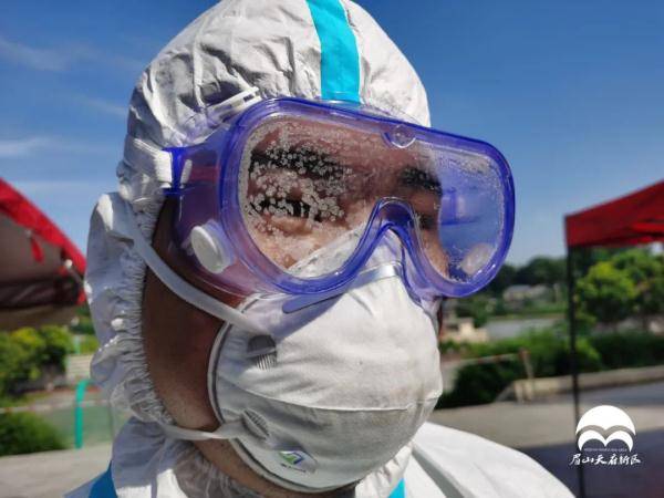疫情|35℃下的坚守！这群人，可爱又可敬！