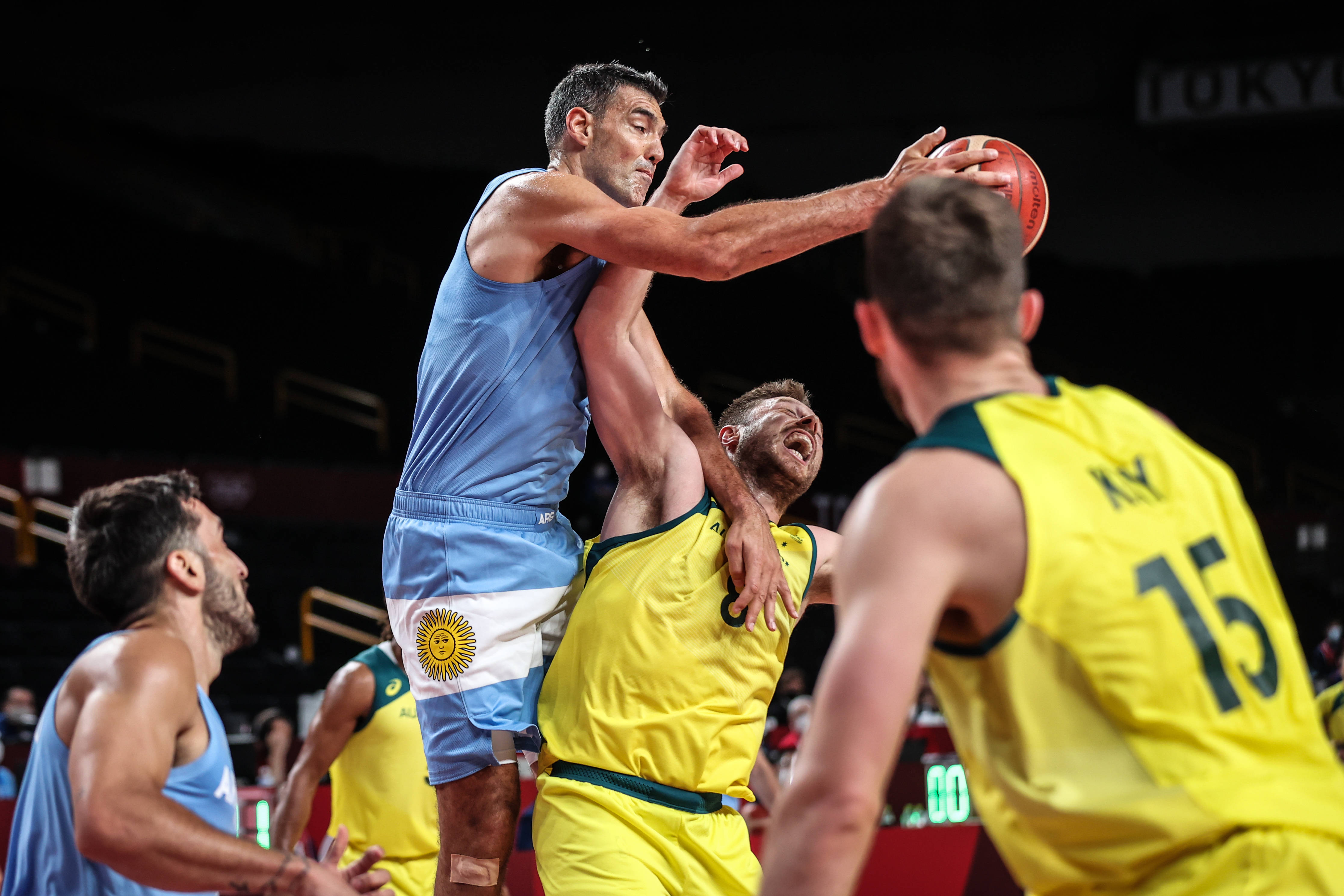 当日,在东京奥运会男子篮球四分之一决赛中,阿根廷队不敌澳大利亚队