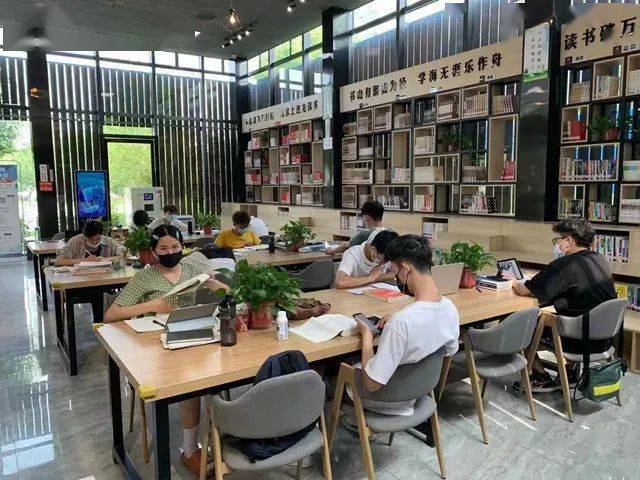 8月2日-3日,驻马店市图书馆工作人员分4个检查组,对我市中心城区30座