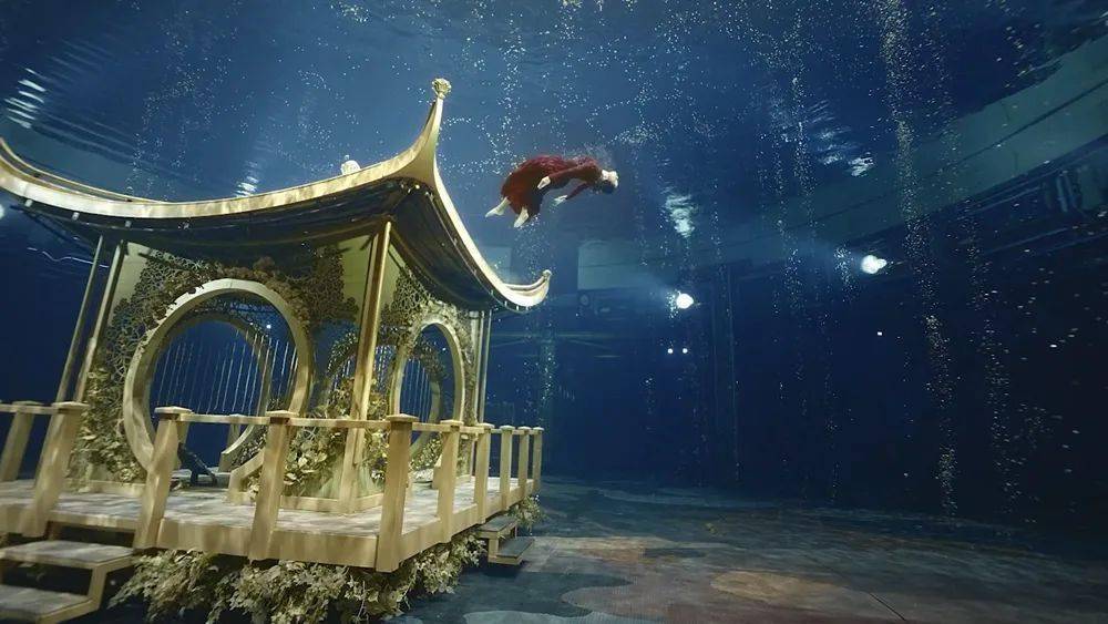 一人一生活郭吉勇水下摄影探寻奇幻世界翩翩舞姿传递情深