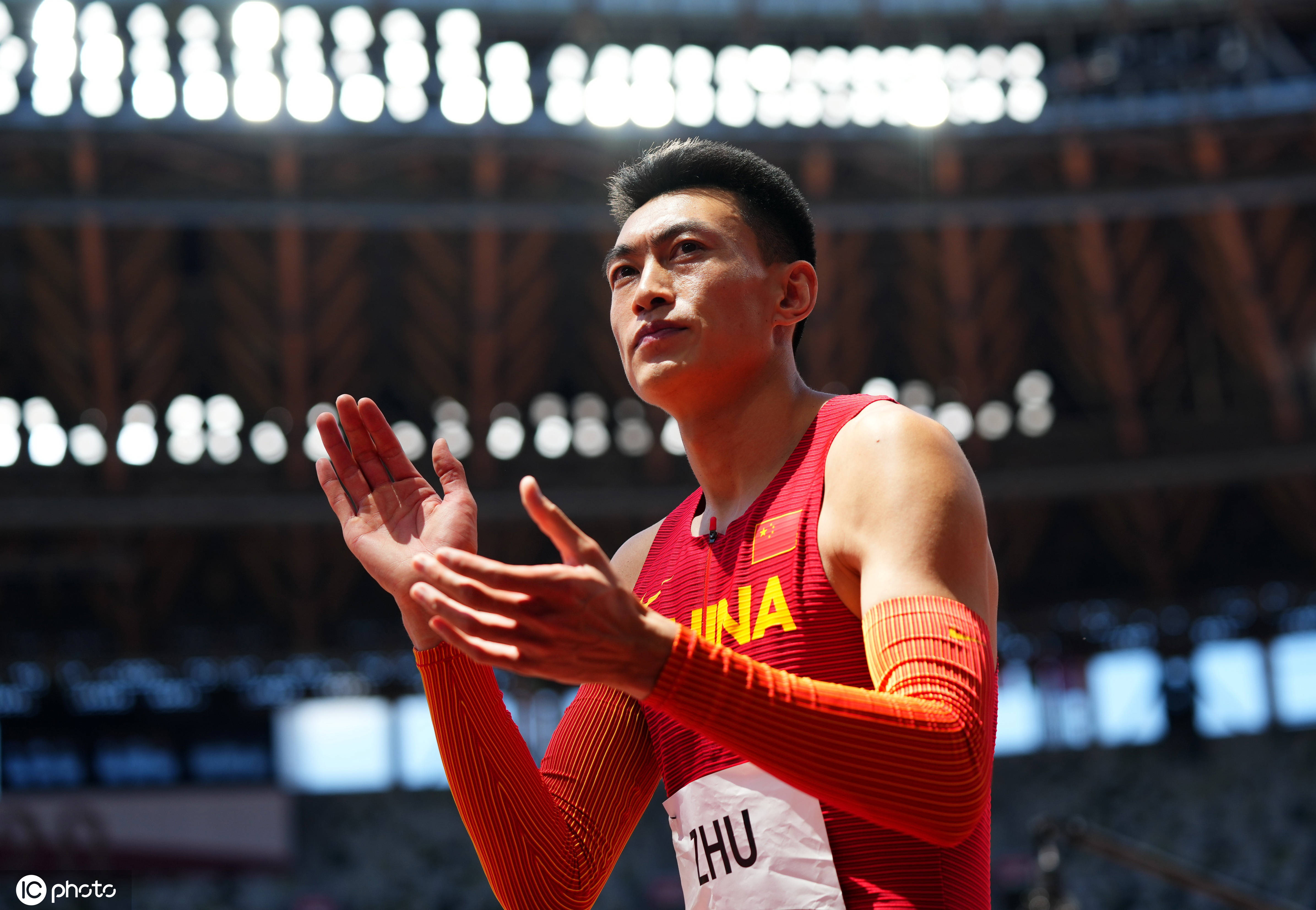 不断刷新个人最好成绩,中国三级跳选手朱亚明夺银