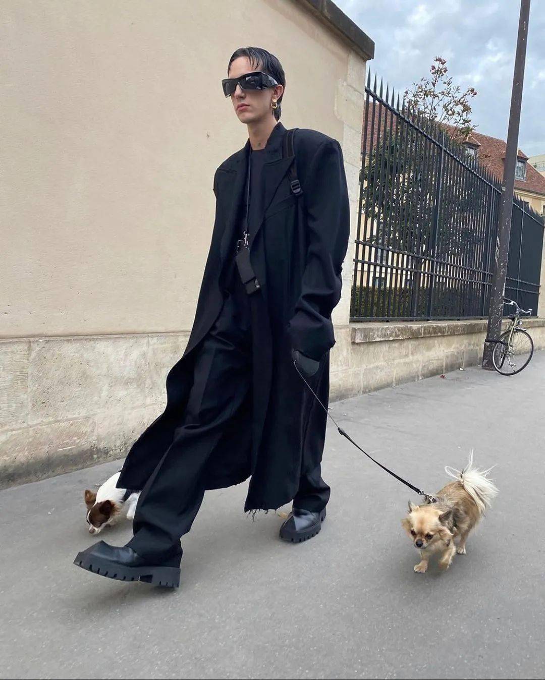 BFRND：从高定秀场模特，到独立音乐人的完美转变。_Demna