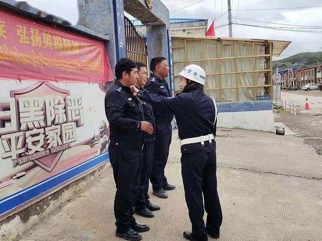 队伍正规化嘉黎县公安局开展警容风纪检查强化纪律作风意识