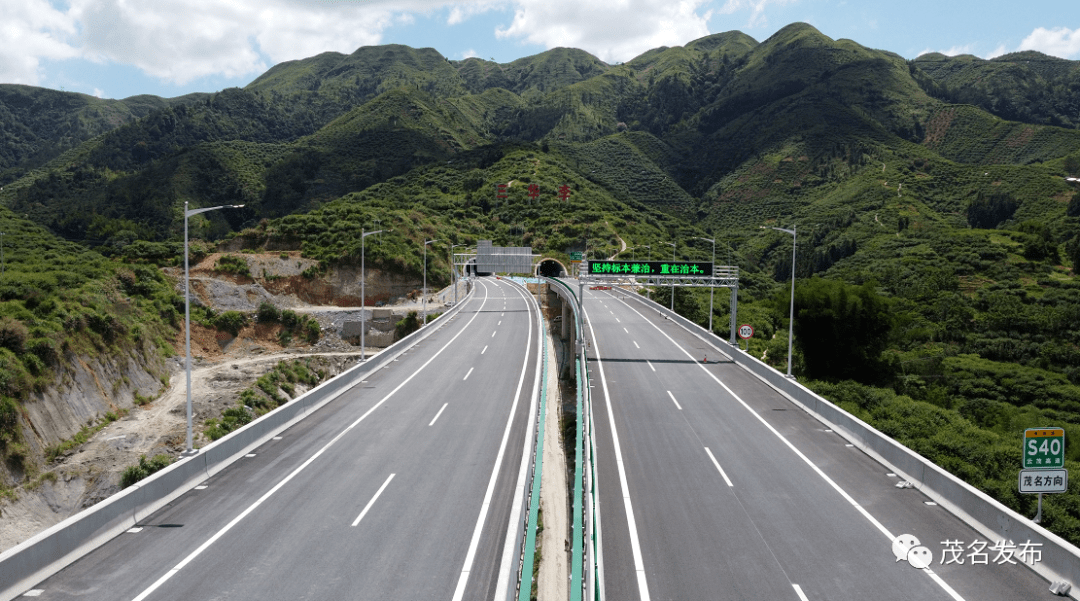 廣信快車信宜廣州每天10班區分羅信線包茂線班次多站點多歡迎乘坐