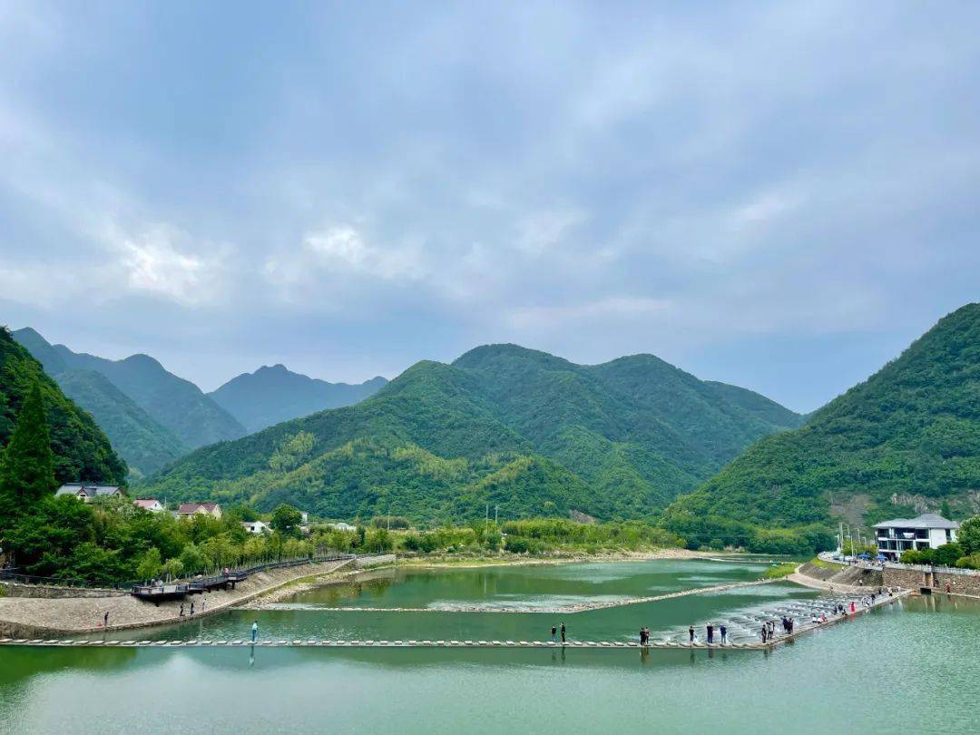 龙鳞坝也有高颜值民宿巴洛克泳池超大红酒柜想住哪家随便挑