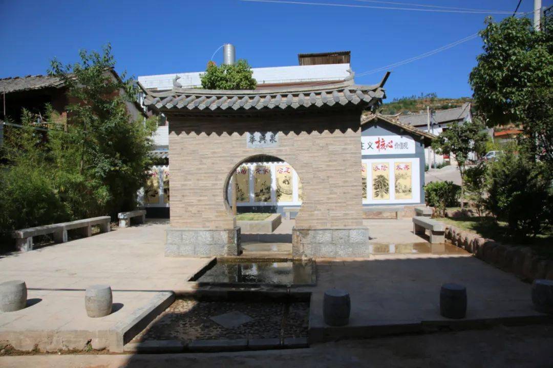 密祉国民政府景区近年来,密祉镇投入资金2000余万元,对境内古旧浸筑