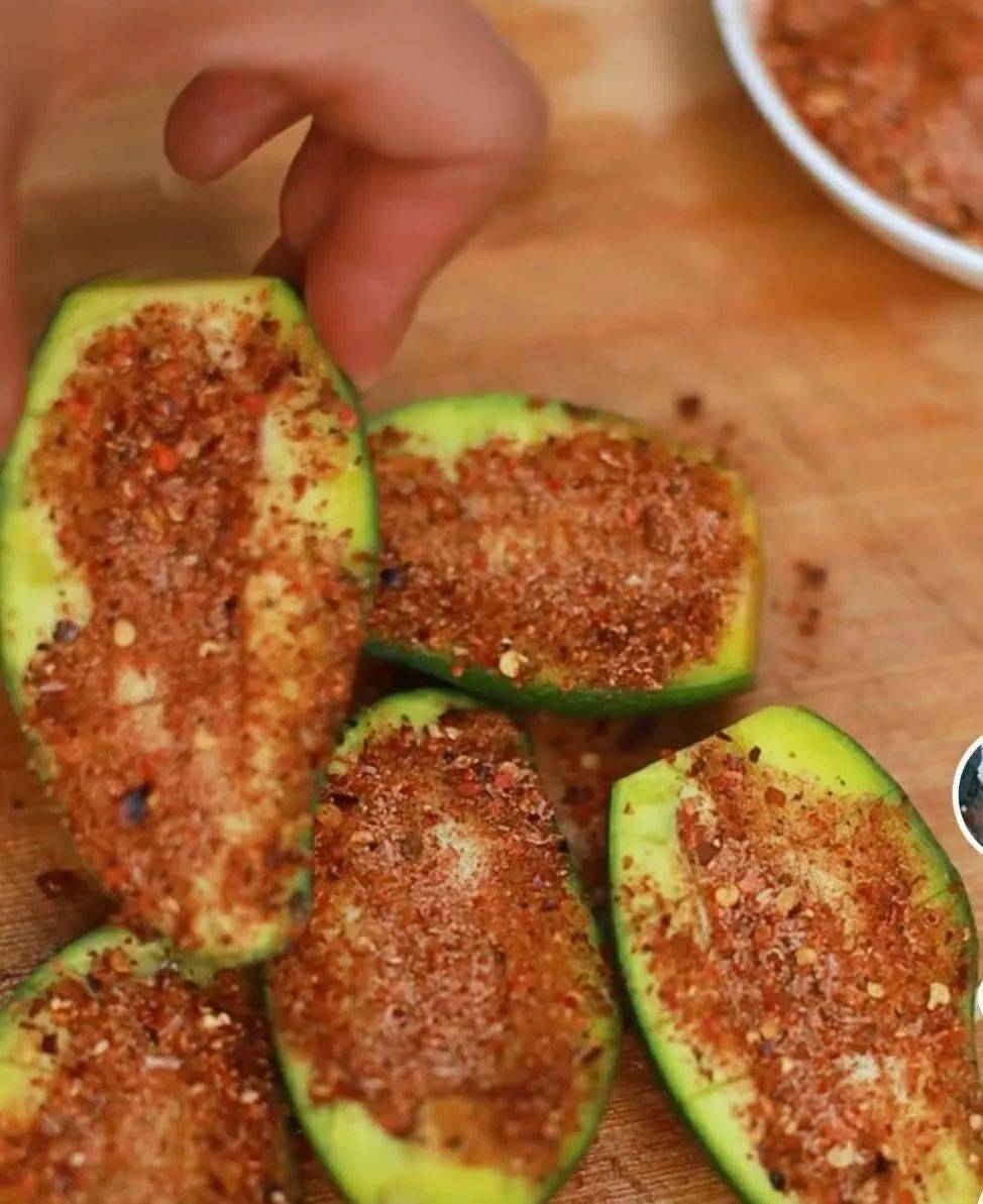 人类高质量水果吃法椒盐酱油辣椒粉上头了