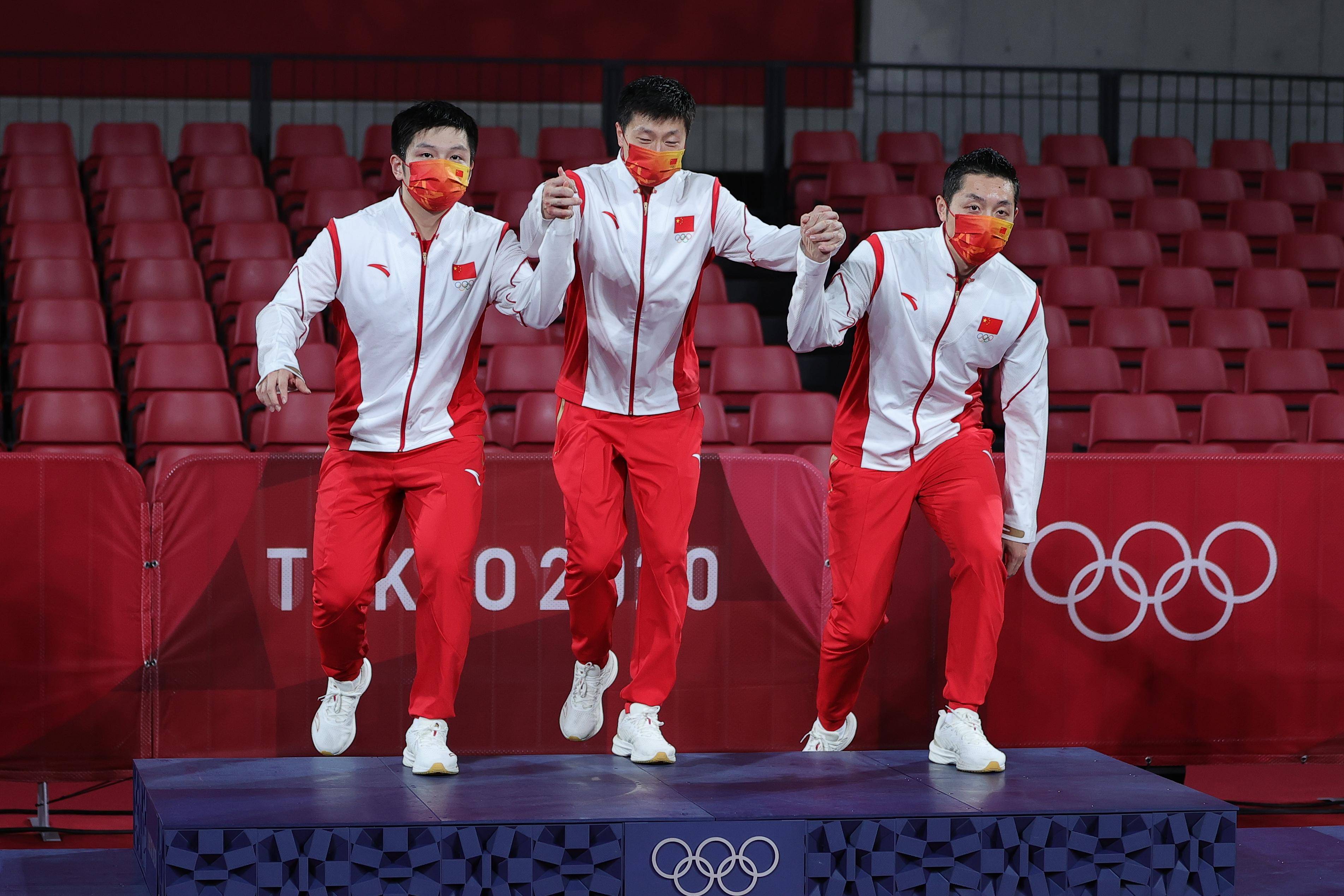 黄宗治 摄当日,在东京奥运会乒乓球男子团体决赛中,中国队以3比0的总