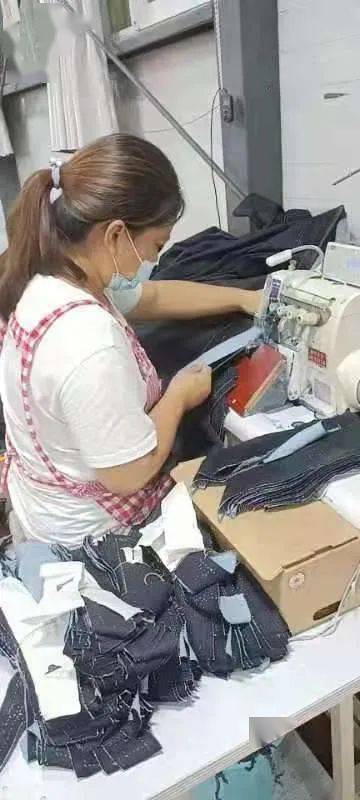 万人助万企推动新亚服装公司复工复产