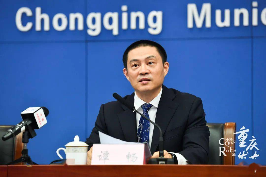 重庆潼南今日大暴雨多地道路积水看海车辆被淹重庆发布最强降雨警报