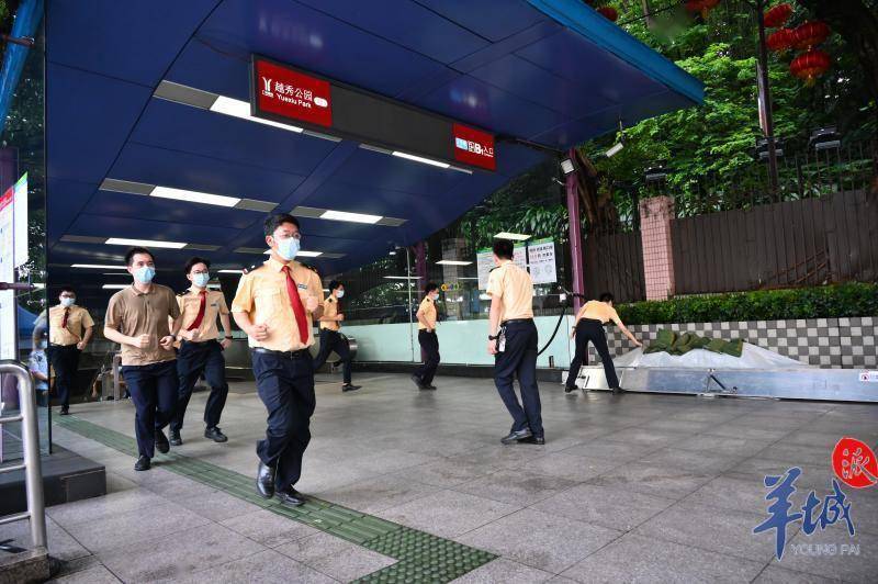 越秀公园地铁站发生雨水倒灌进入车站不这是应急演练