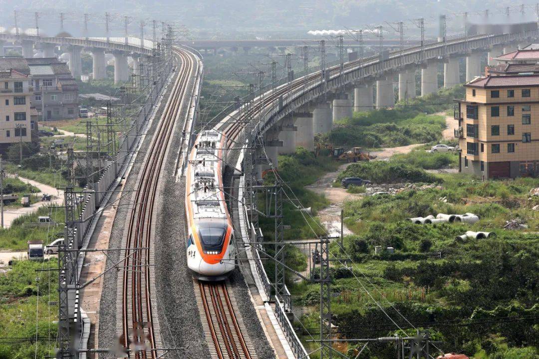 和合号出发金台铁路开出台州首趟市郊列车