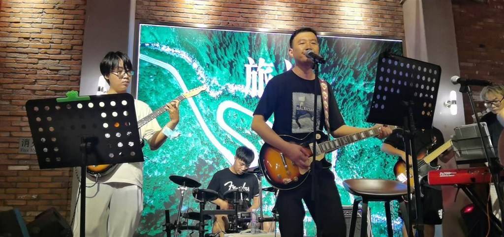 85后画家郑晖个展举行百余幅作品中看中国画传承