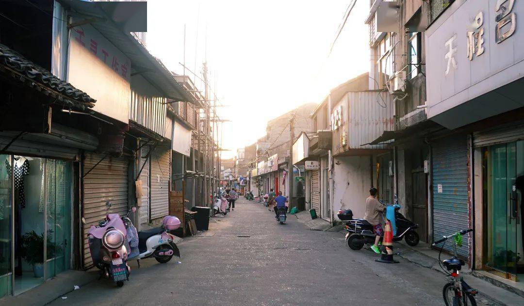 迎着夕阳寻觅这段坎墩老街67