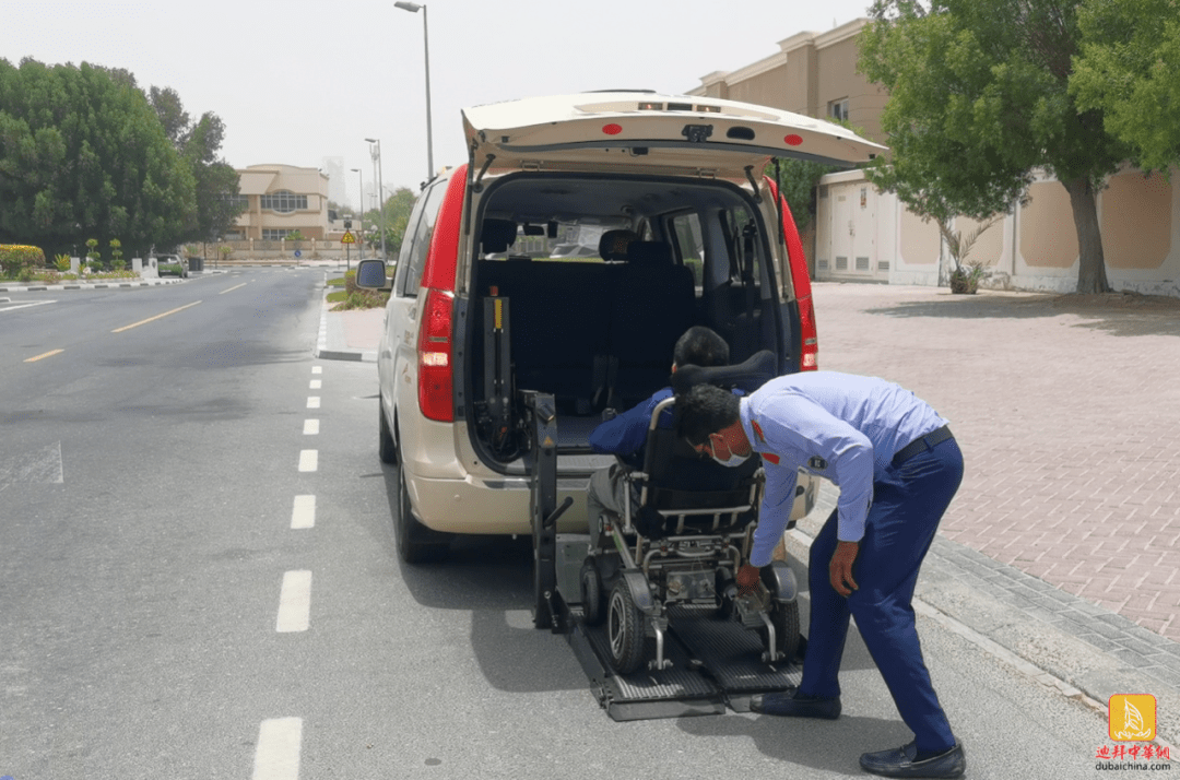 迪拜一残疾人士8月13日回国航班需志愿者陪同,报酬5000