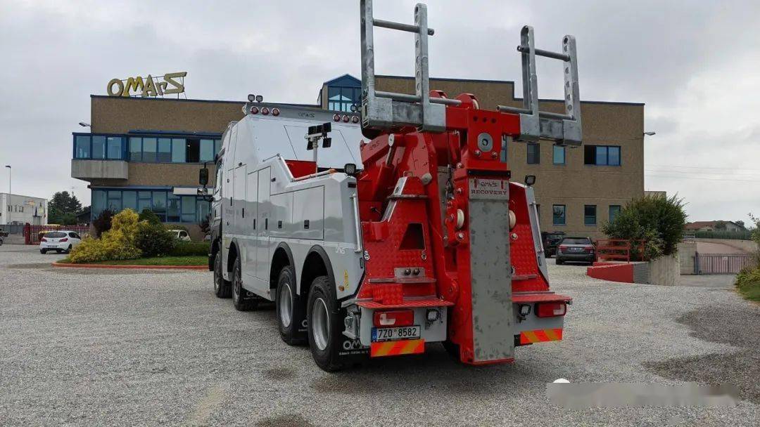 看多了欧洲7大品牌的清障车 来个太脱拉凤凰8x8底盘的如何?