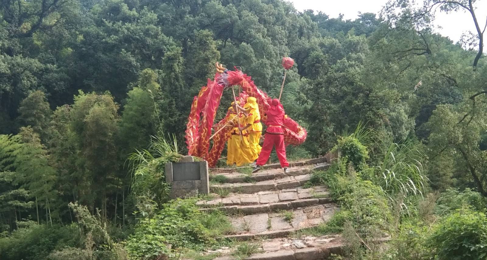 江西省新余市分宜县钤山镇防里村关工委组织青少年学习非物质文化遗产