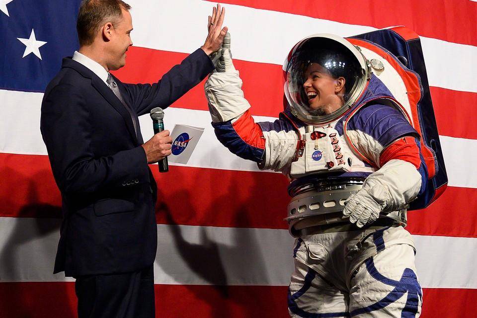 登月|NASA新一代宇航服开发严重延迟，美国2024年载人登月“流产” 马斯克：让