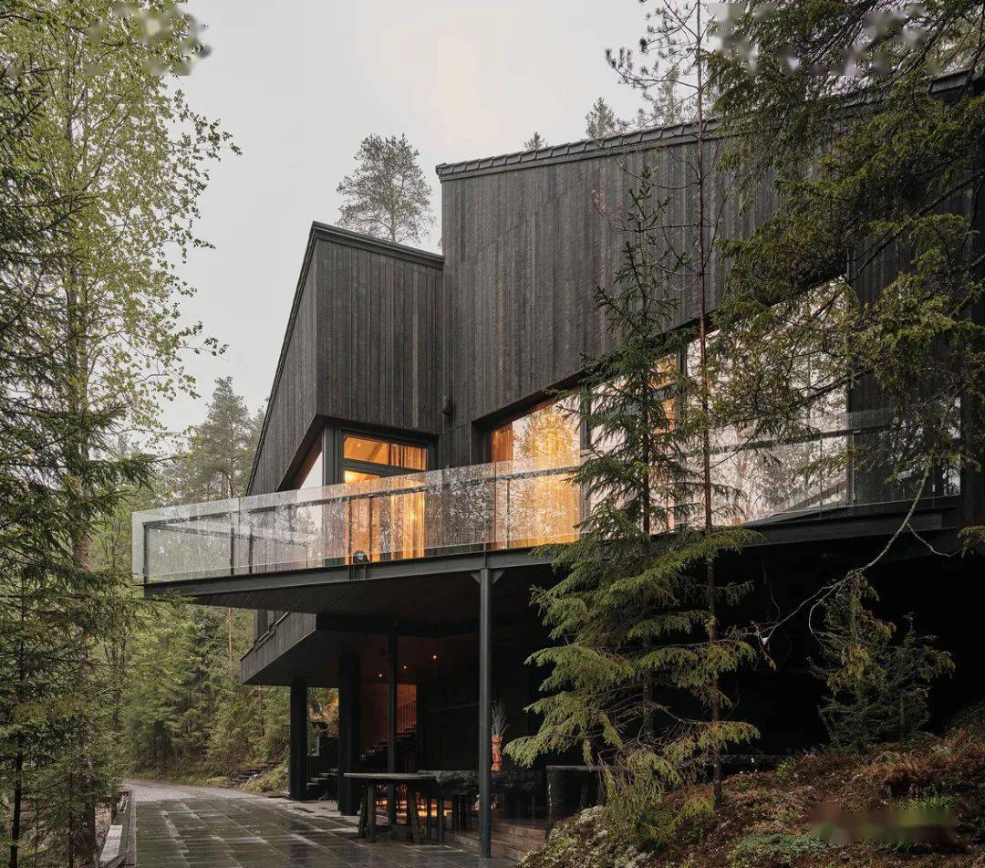 融入场地与景观 山边现代木屋住宅 建筑