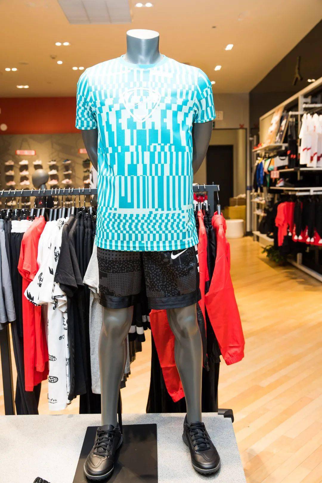 产品|成都人冲冲冲！5折雅诗兰黛，100+购女装！乐天8周年宠粉来啦！