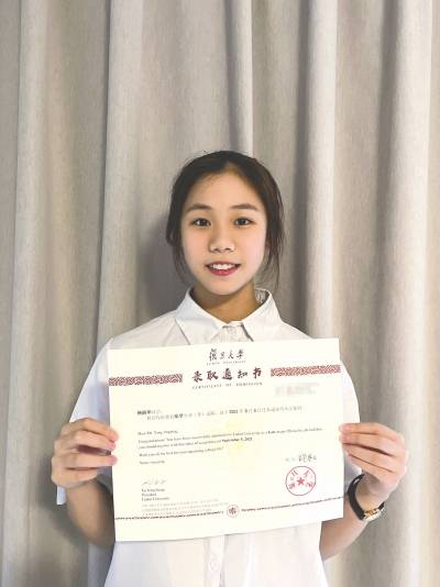 开朗爱笑的女孩圆梦复旦大学_杨婧苹